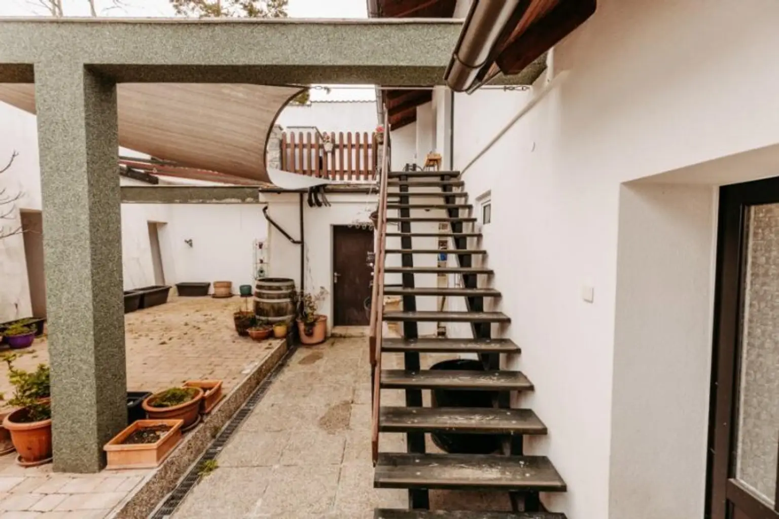 Gepflegtes, neu revitalisiertes  und liebevoll erhaltenes Landhaus. Natur, Sonne, Ruhe,  Seelenheil.