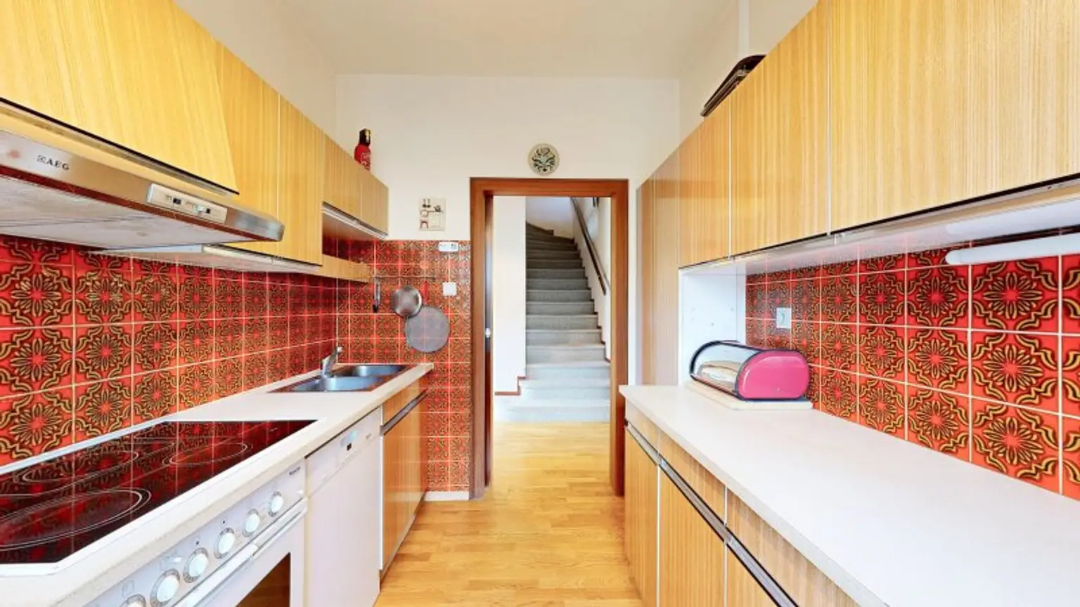 Bemerkenswertes Einfamilienhaus mit viel Entwicklungsmöglichkeit | Pool | Sauna | großer Garten