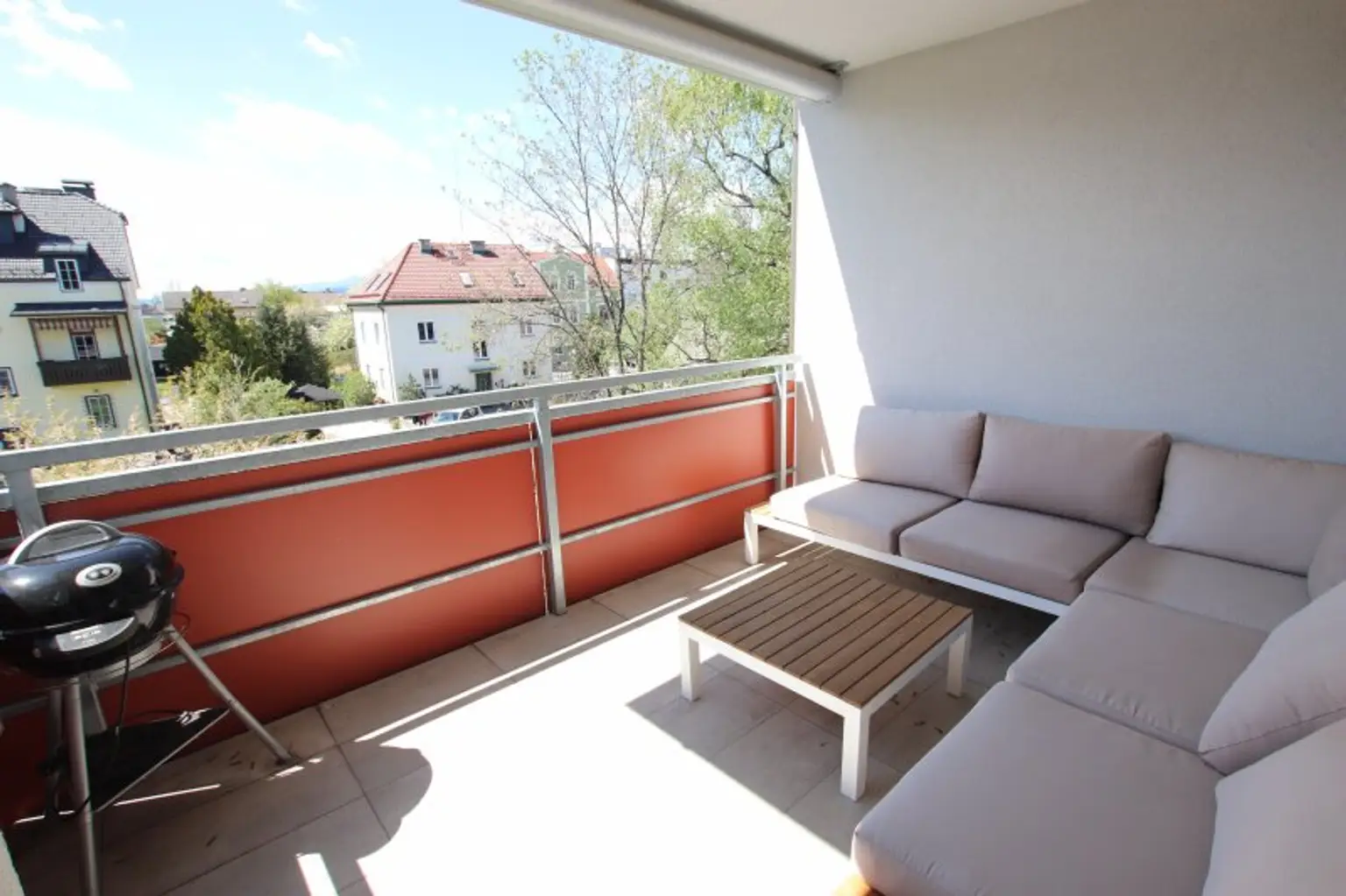 Neuwertige, teilmöblierte 2 Zimmer Penthousewohnung mit Terrasse und Carport in Klagenfurt