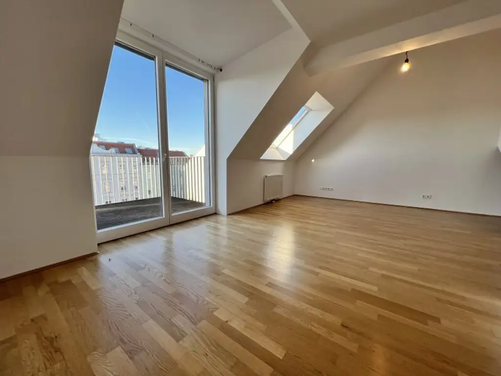 Lichtdurchflutete Maisonette-Wohnung im Dachgeschoss: 4-Zimmer mit großzügiger Terrasse