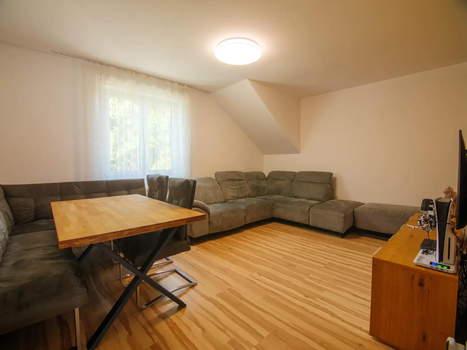 Mehrfamilienhaus mit 2 getrennten Wohneinheiten