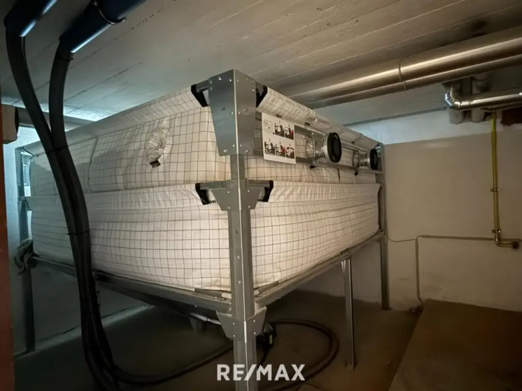 *** Gemeinschaftsprojekt oder Investment? Zwei Häuser, sechs Stellplätze, großes Grundstück in Toplage! ***