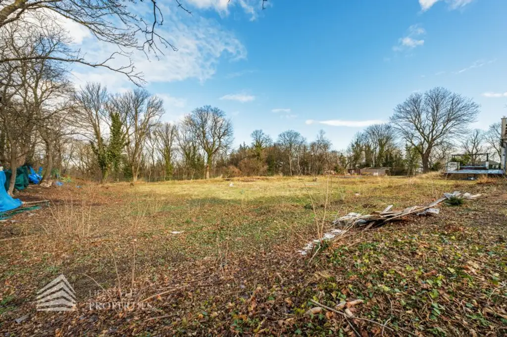 Exklusives Baugrundstück in einzigartiger Lage mit Einreichplanung!