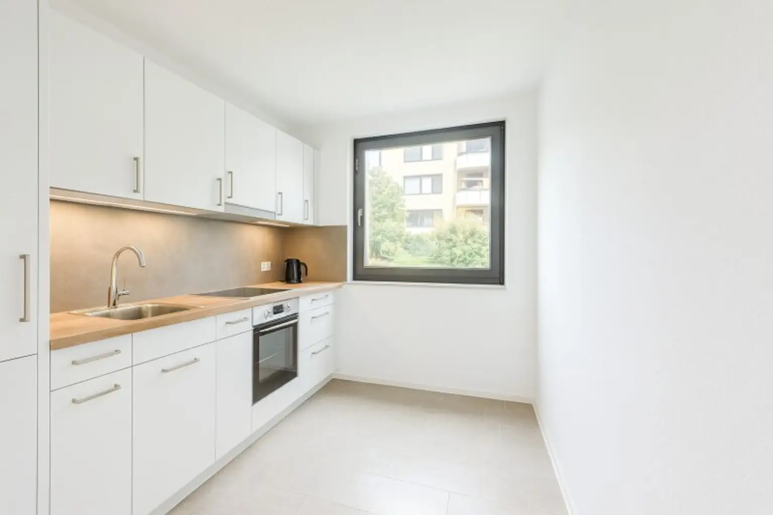 3-Zimmer-Wohnung mit Loggia & Grünblick – Sanierungsprojekt mit Potenzial