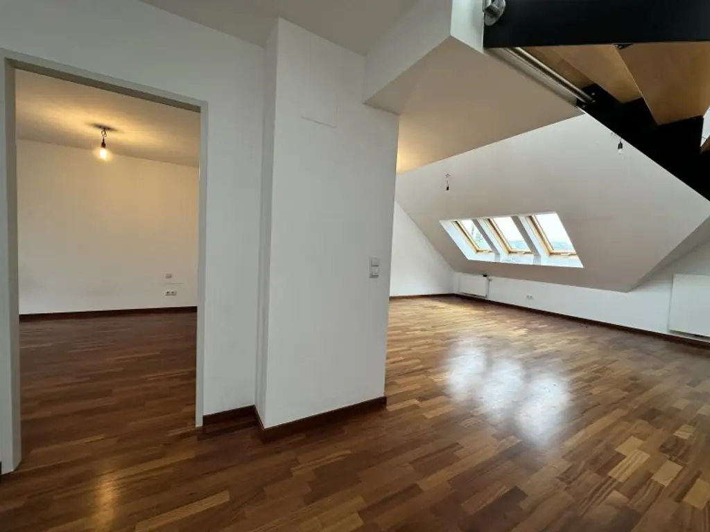 Maisonette mit 3 Zimmer + Galerie und Dachterrasse in 1070 Wien