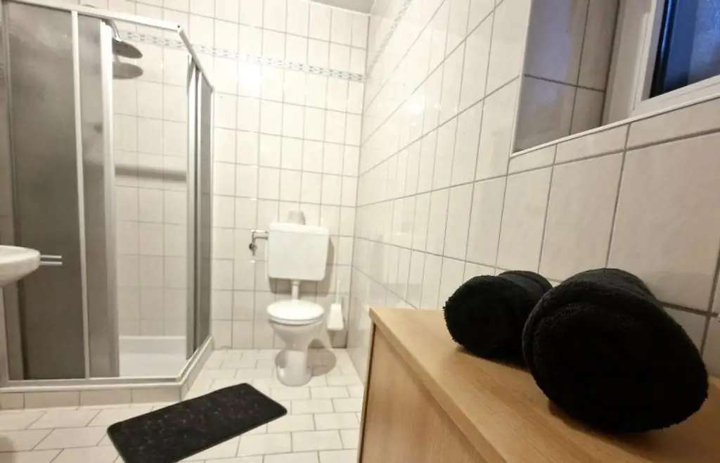 Golfer und Thermenliebhaber aufgepasst! Entzückende ruhige Terrassenwohnung mit Reihenhauscharakter.
