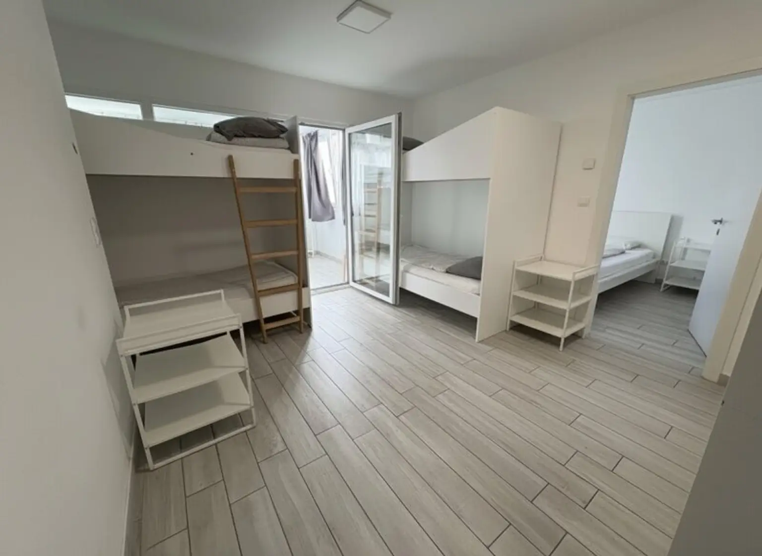 Helle 2-Zimmer-Wohnung mit großem Wintergarten (Heizkosten inkl.)