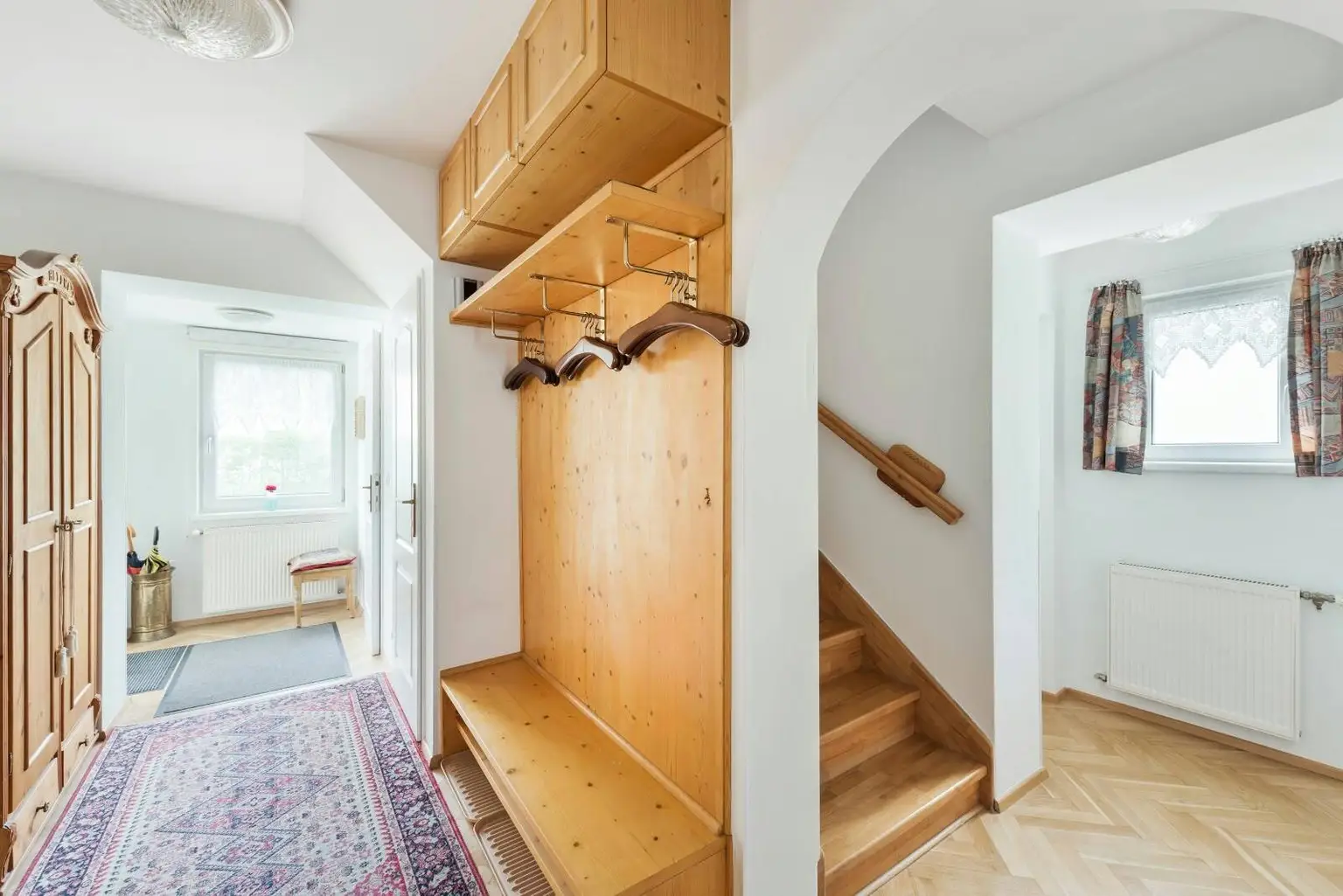 Einfamilienhaus mit Pool und großem Garten