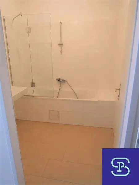 Provisionsfrei: Unbefristeter 55m² Altbau + 25m² Terrasse im topsaniertem Stilaltbau - 1070 Wien!