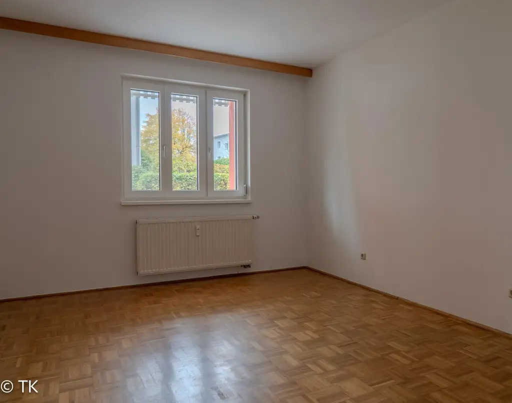 Freundliche Erdgeschosswohnung mit Tiefgaragenplatz und Loggia