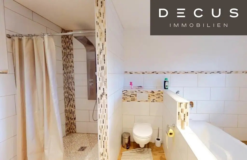 TRAUMHAFTES EINFAMILIENHAUS MIT MIT WOHNKÜCHE, 4 SCHLAFZIMMERN UND GROSSEM GARTEN