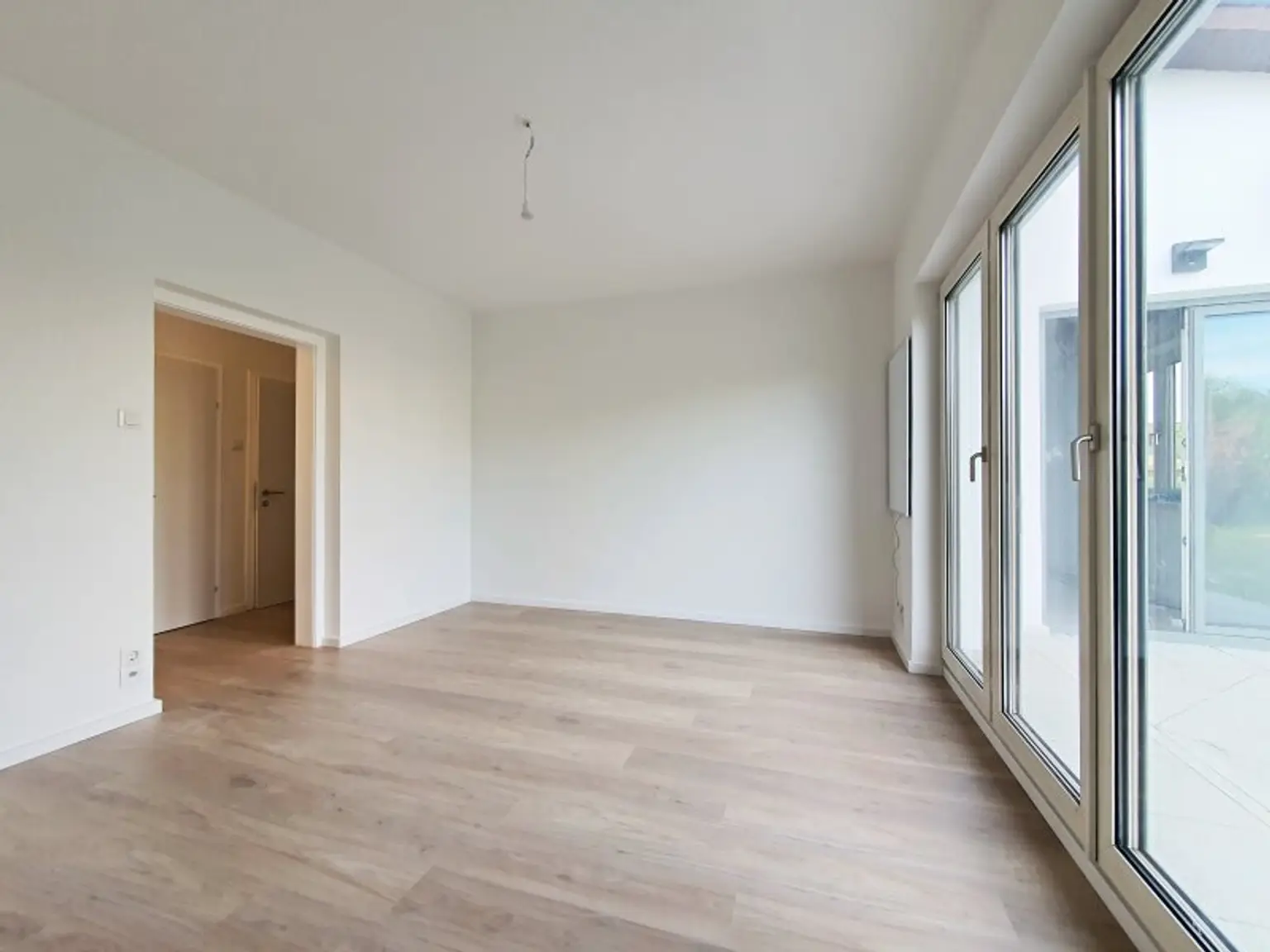 ++TOP++ Seltene Gelegenheit!  Charmantes Einfamilienhaus auf 898 m2 Grundstück - großer Garten!  Sehr ruhig und ZENTRAL gelegen mit eigene Garage!  TOP Anlage +++