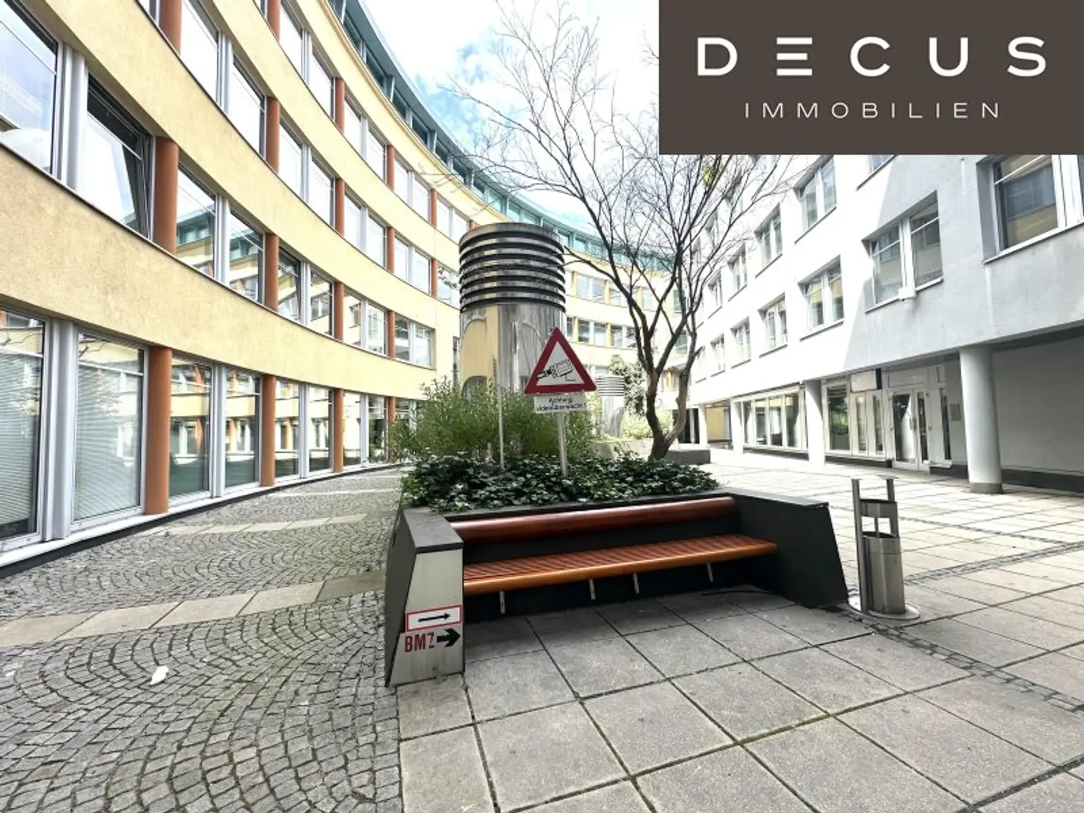 + + + PHAROS HAUS + + + Verkehrsknotenpunkt PRATER + + + gekühltes Büro mit Terrasse + + +