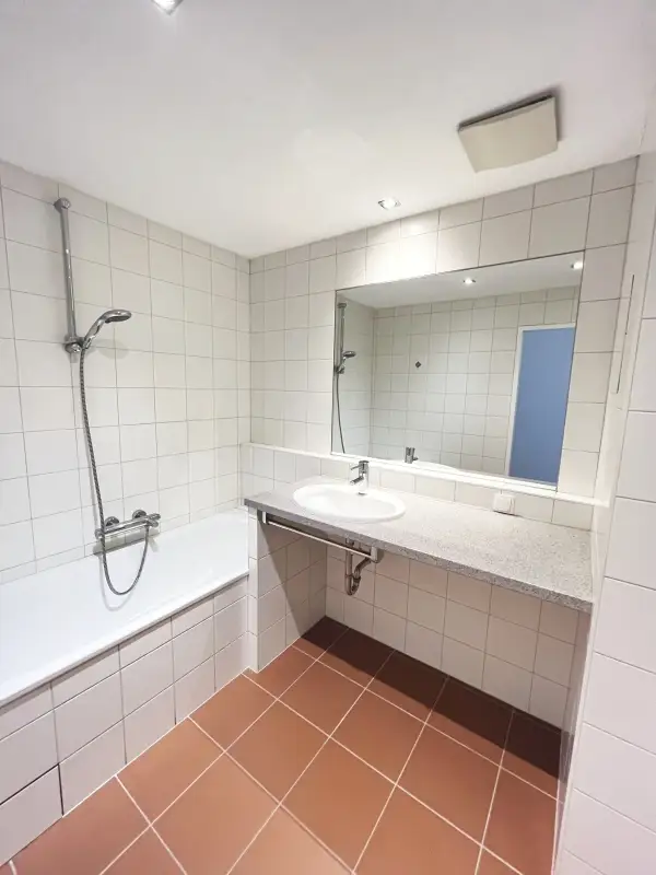 Optimal geschnittene 2-Zimmer- Wohnung - 
U6 nur 2 min. zu Fuß