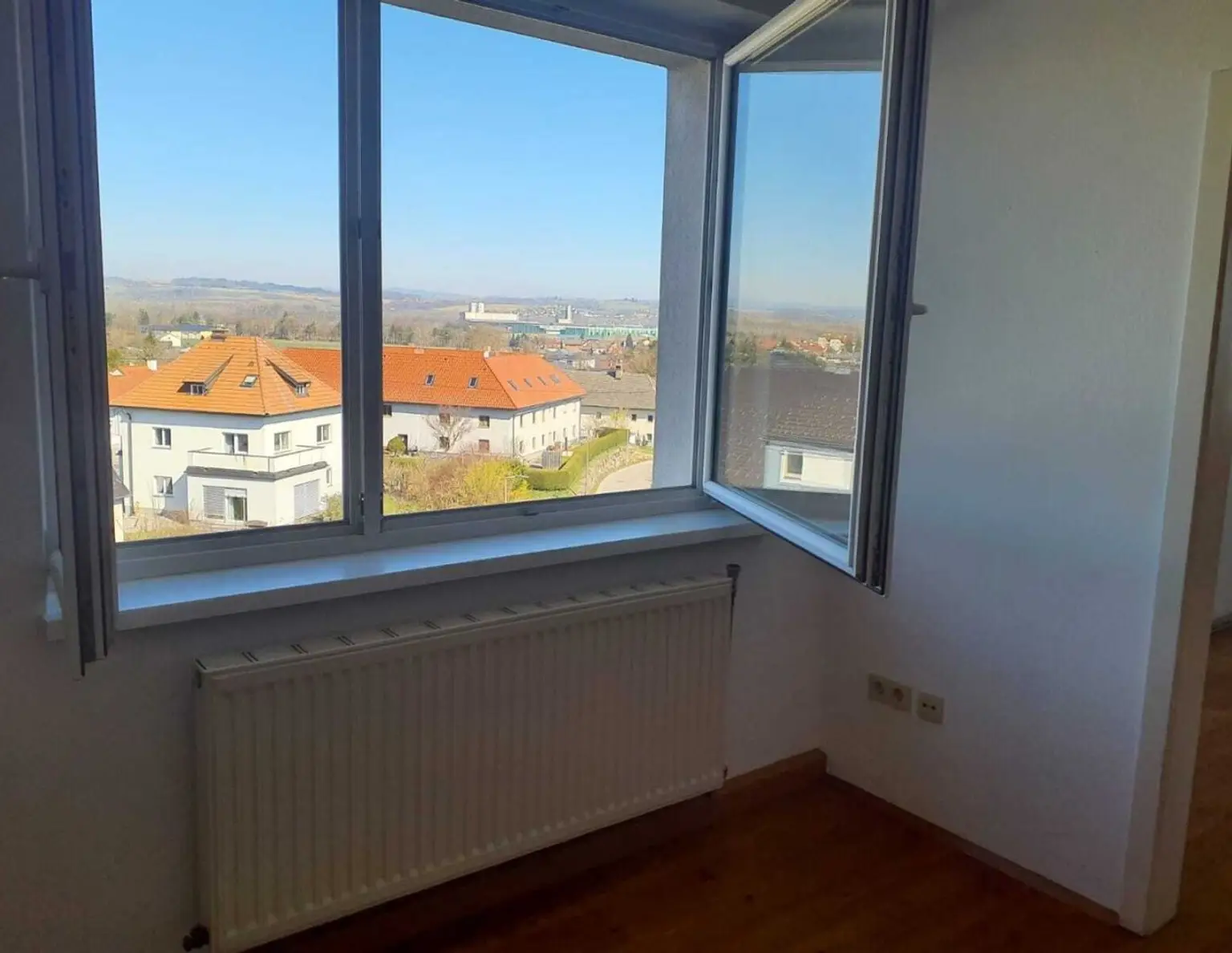Freundliche helle 2-Zimmer-Wohnung, super Wohnlage & schöne Aussicht