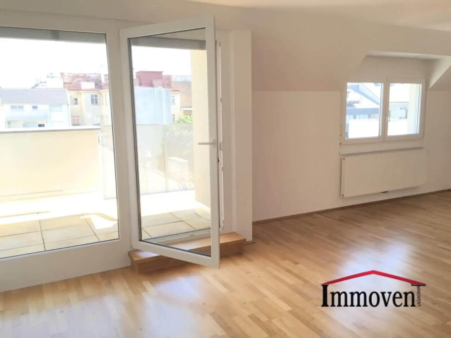 HOFSEITIG - Großzügige 4-Zimmerdachgeschosswohnung mit Terrasse und Klimaanlage nahe Mariahilfer Straße! (Mietbeginn 01.10.2025)