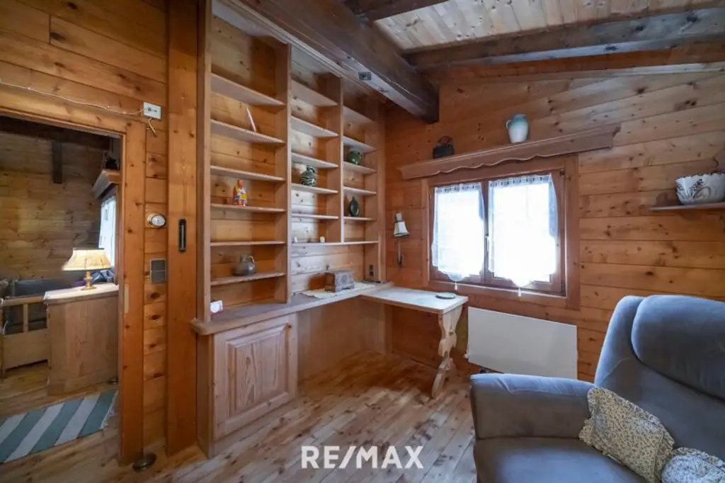 „Wohnen im Einklang mit der Natur – Stilvolles Holzhaus in traumhafter Ruhelage auf unverbaubarem Grundstück“