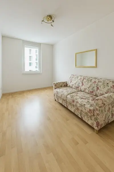 Bright 3-Room Apartment with Southeast-Facing Loggia in Prime Location – Near U1 Kagran & Donauzentrum