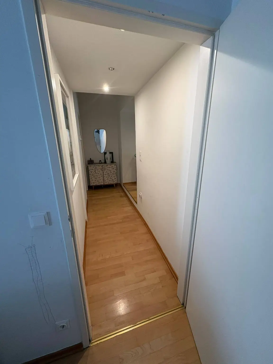 Schöne Wohnung mit 4 Zimmer + großer Terrasse!