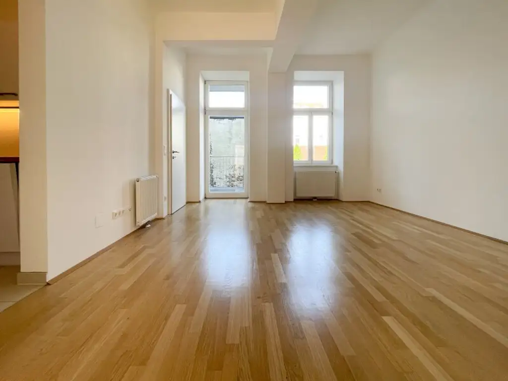 ALTBAUWOHNUNG MIT HOFSEITIGEM BALKON: 3 Zimmer inkl. Küche