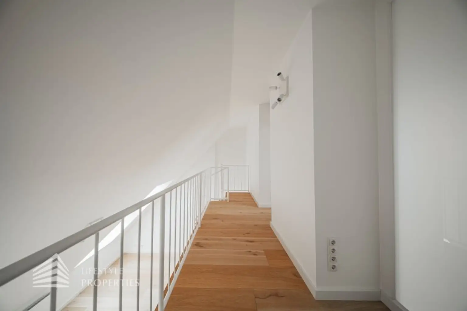 Helle 2-Zimmer-Maisonettewohnung, Nähe Wiedner Hauptstraße