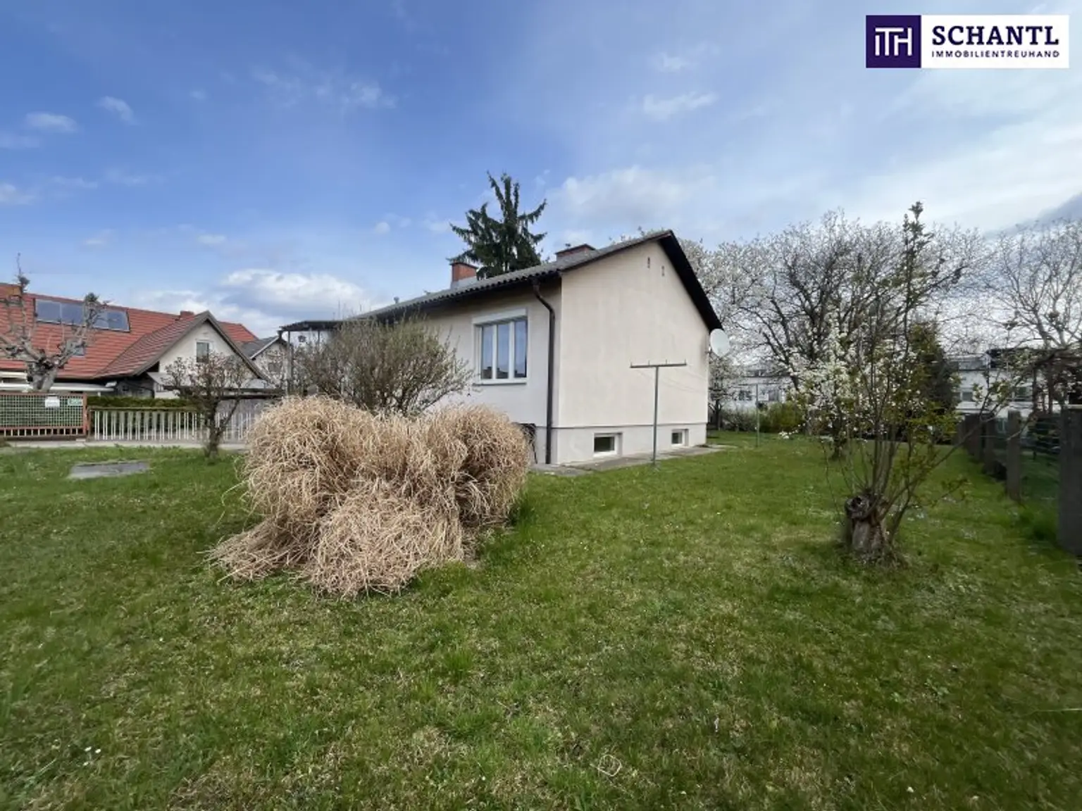 PLATZ zum WACHSEN – sanierungsbedürftiges Haus mit großem Garten und traumhaften Bäumen in Graz Liebenau! Bungalow mit Ausbaureserve!