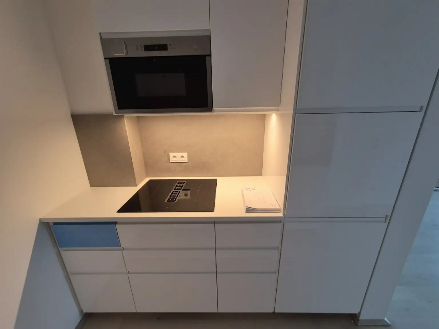 Moderne Stadtwohnung im 6. Stock mit Balkon – Erstbezug