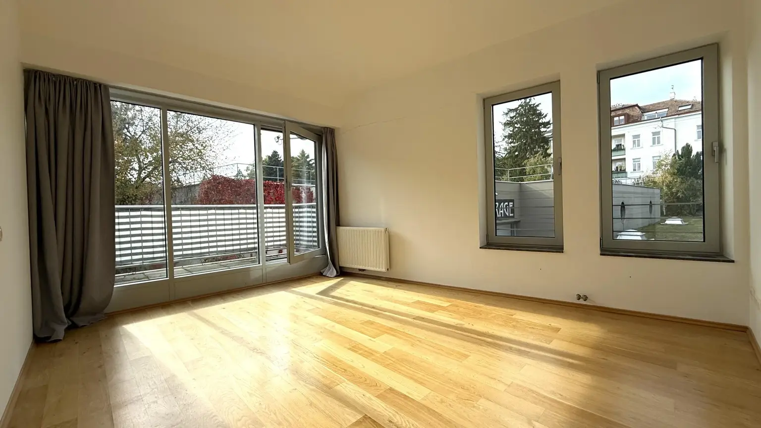 GRINZING!!! Sportliches Paar für moderne Balkonwohnung im 2.OG ohne Lift gesucht! :)