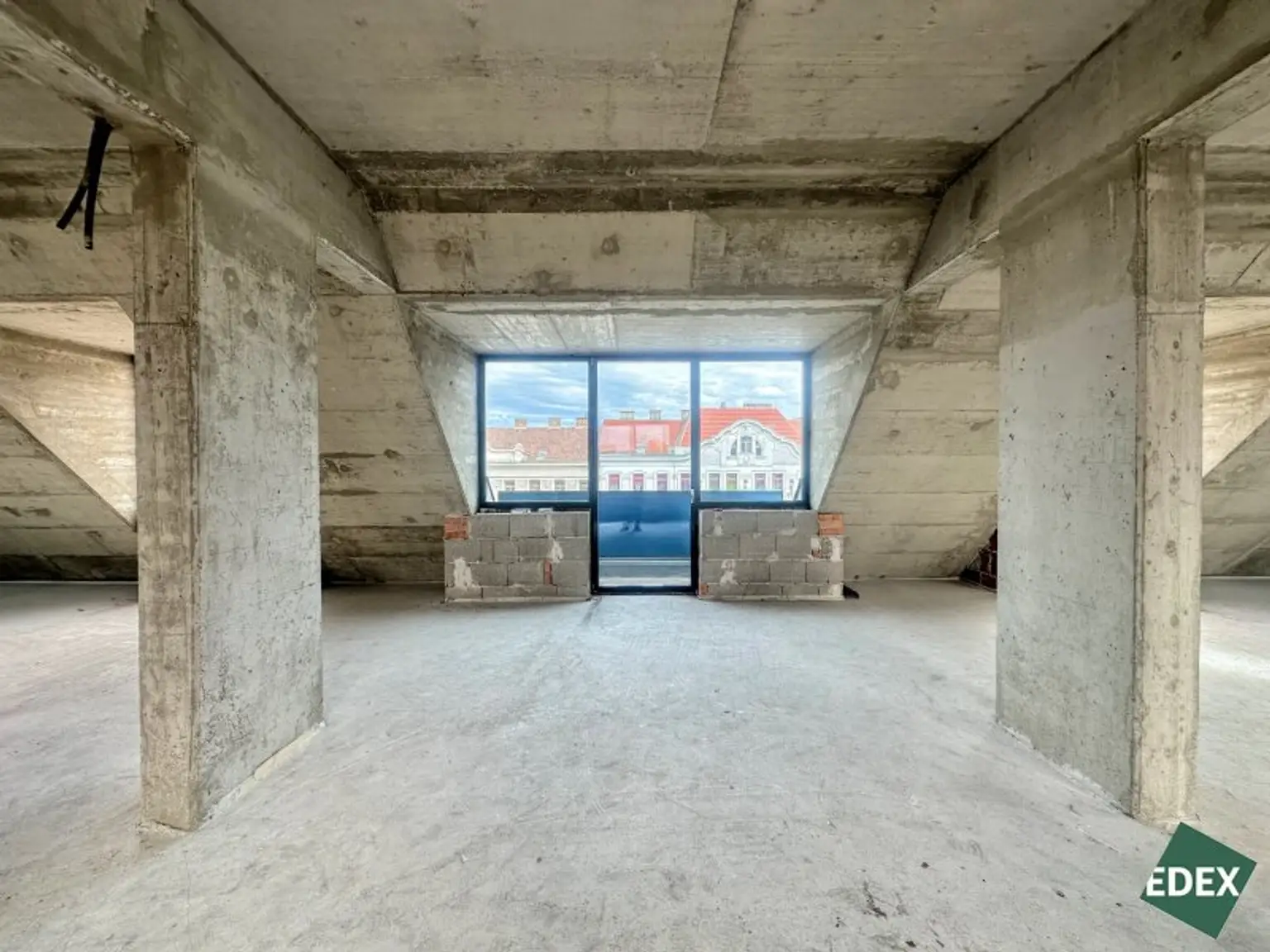 Erstbezug | Rohbau-Büro auf zwei Ebenen im Dachgeschoss mit Gestaltungsspielraum