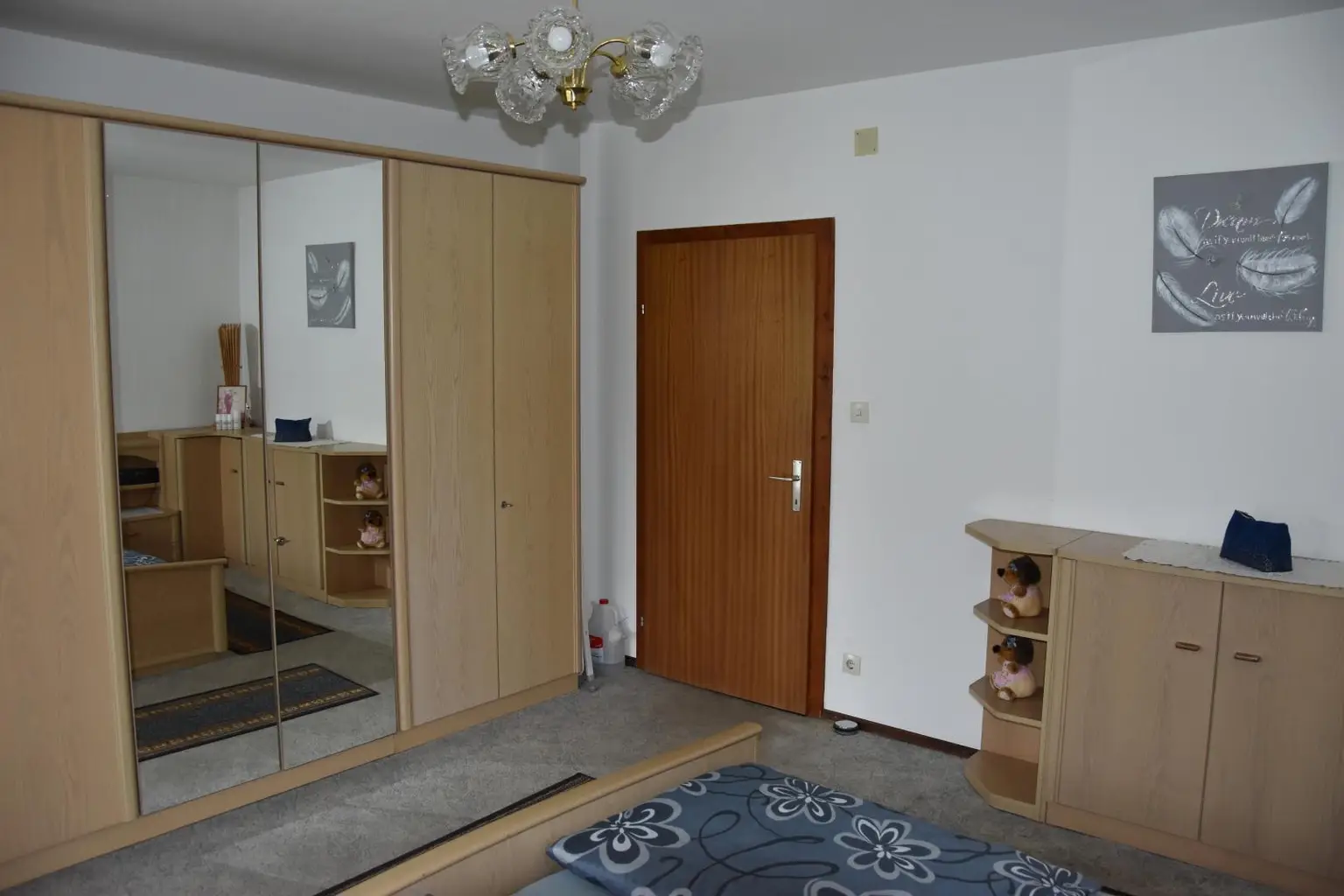 SZ mit Spiegelschrank