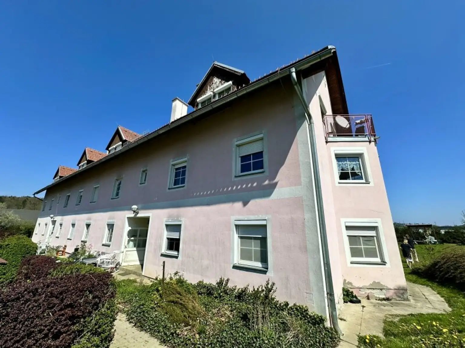 Attraktives Zinshaus in Eibiswald: Pflegeleichtes Renditeobjekt mit Grünblick!