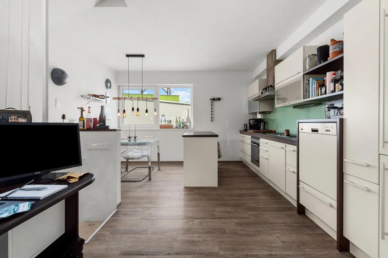 "Traumhafte Dachterrassen-Maisonette mit Fernblick & Badeteichzugang"