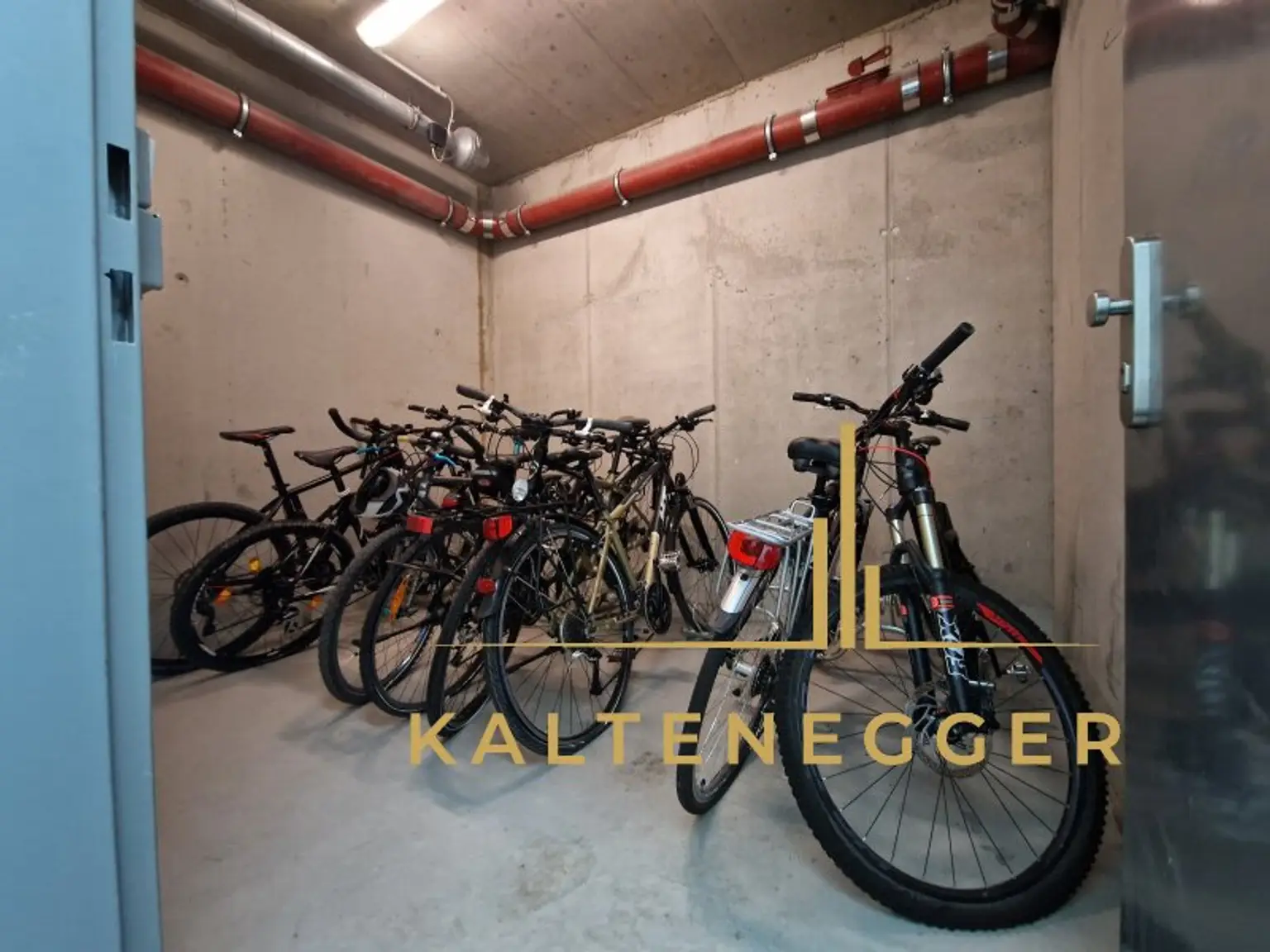 Kinderwagen-, und Fahrradabstellraum im KG