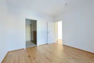 28583
