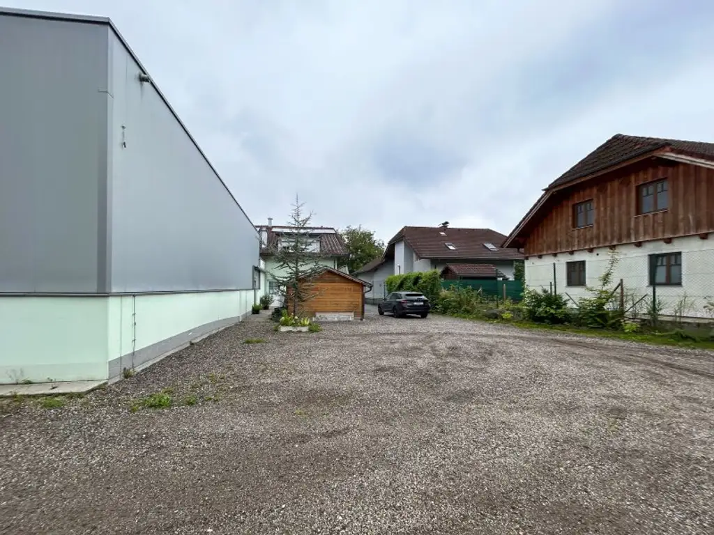 Moderne Gewerbehalle mit Büroflächen in Pinsdorf zu mieten!