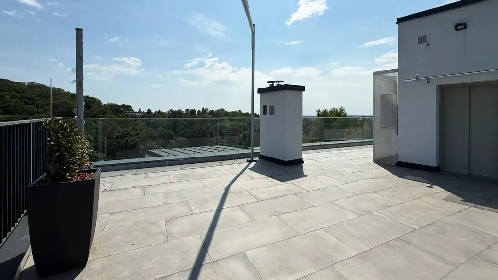 LUXUS, Ruhe, Fernblick| Große TERRASSE| BALKONE | EIGENES POOL