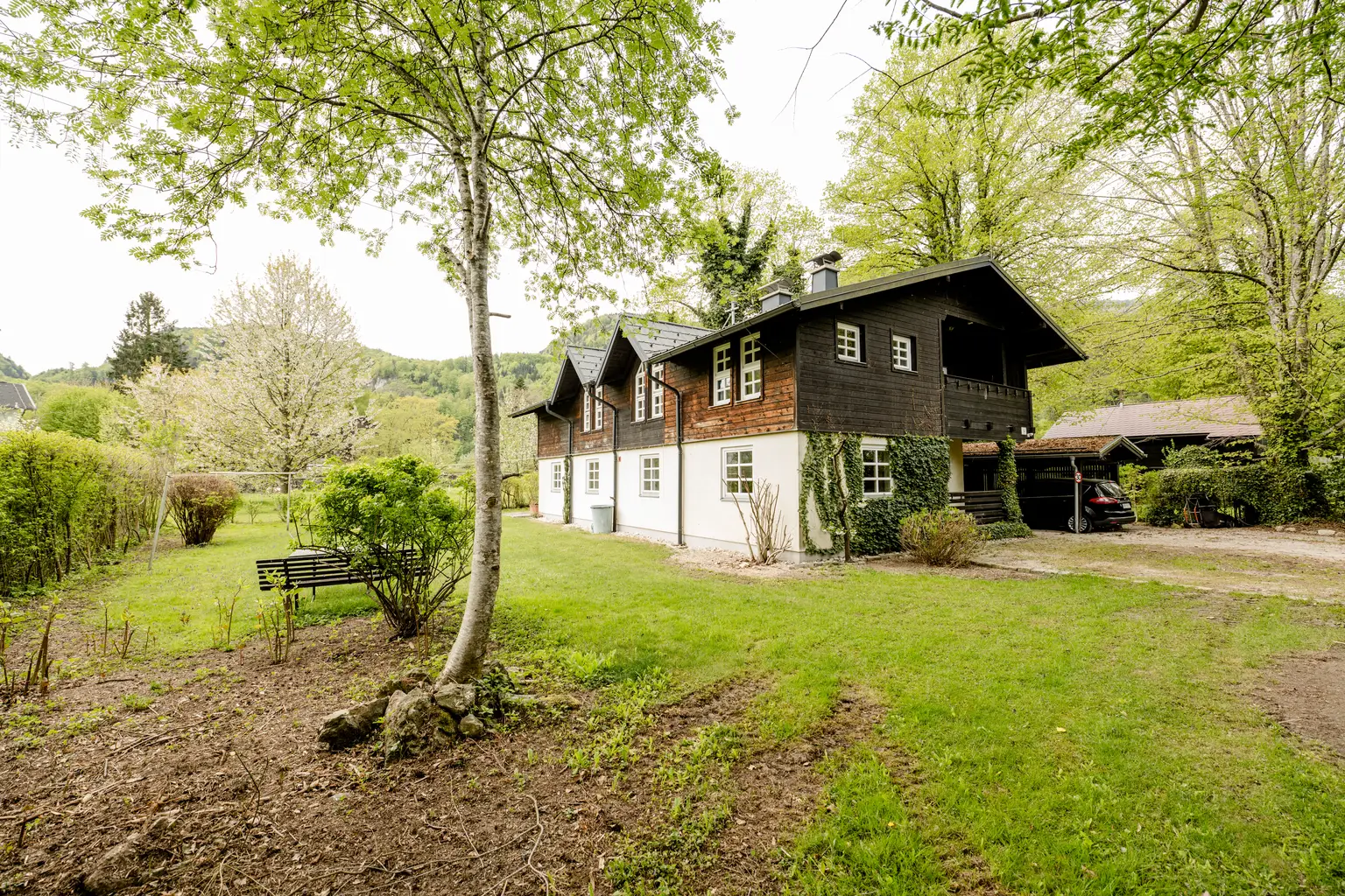 Ihr Zuhause am Mondsee – charmanter Altbau auf großzügigem Sonnengrundstück