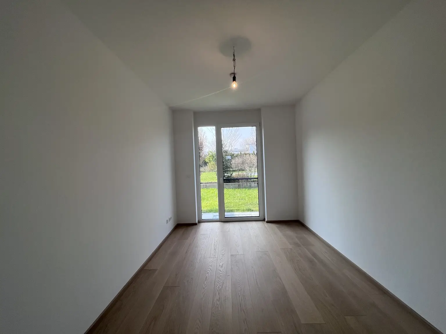 Erstbezug !!! Traumhafte Doppelhaushälfte -  mit 5 Zimmern, Garten, Wohnkeller und Stellplätzen!