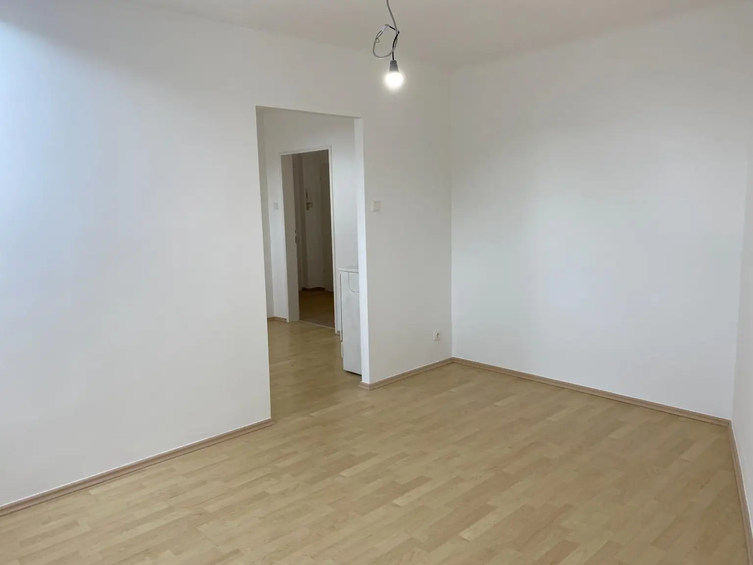 Frisch sanierte DG-Wohnung nahe AKH/U6