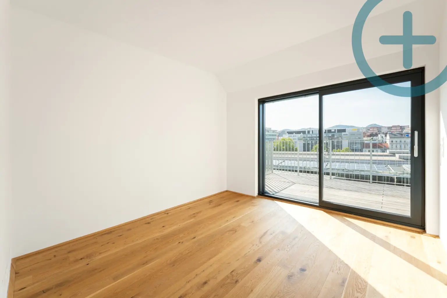 SONNNENSCHEINHIT MIT 2 TERRASSEN