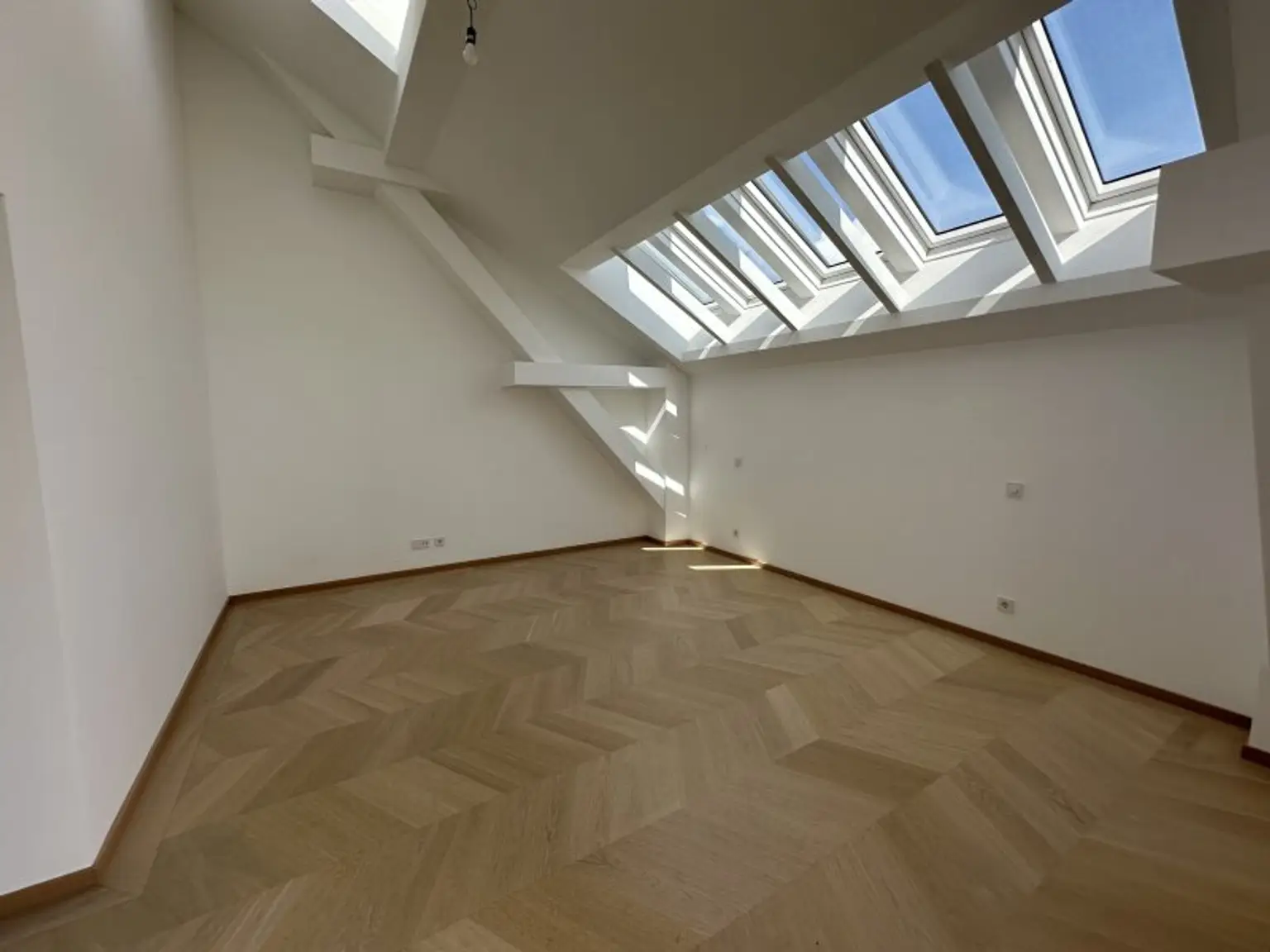 Gonzagagasse: moderne 4-Zimmer-Maisonette mit Freifläche: Leben im City-Center!