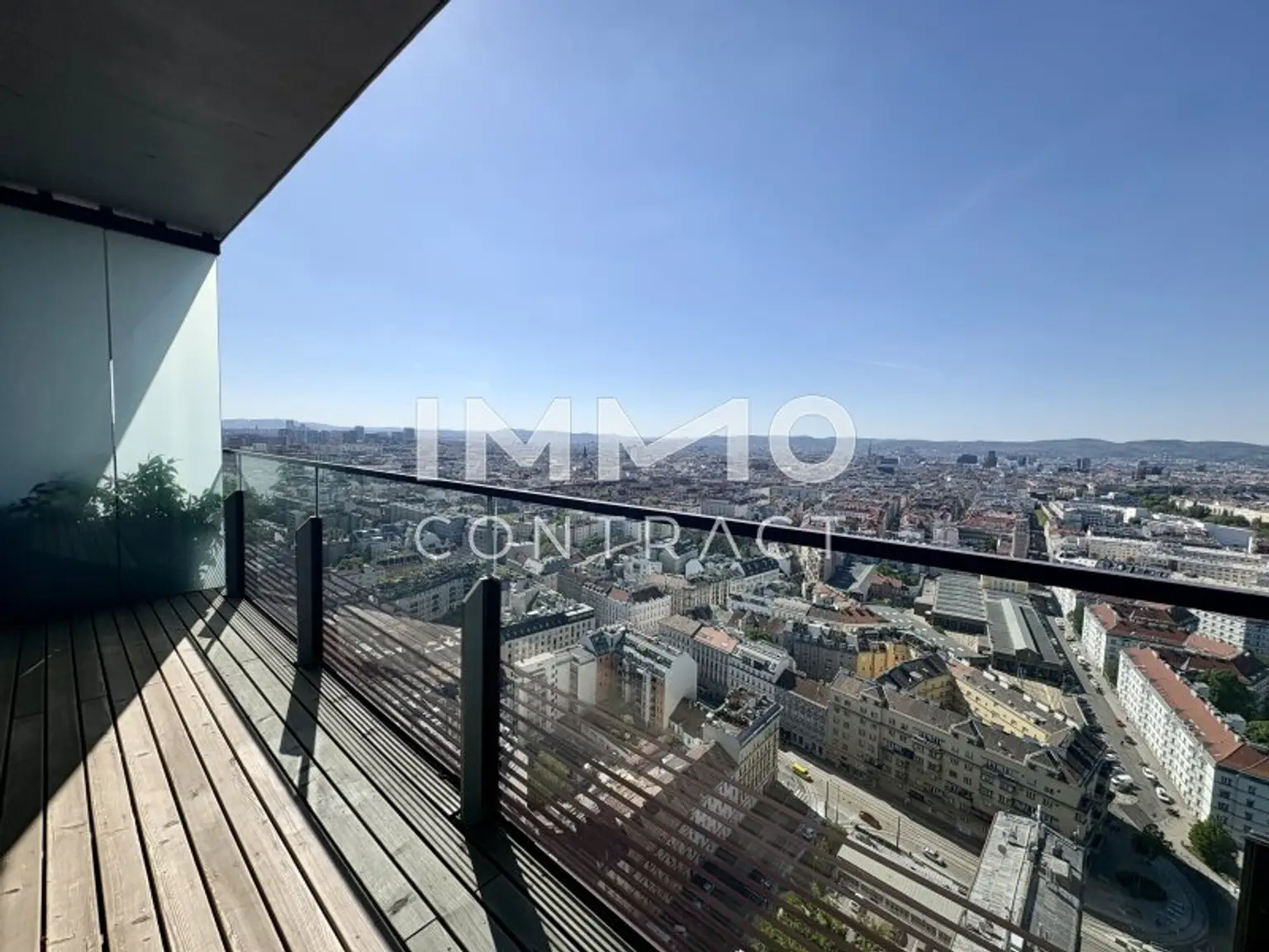 Rarität: Möblierte Zweizimmer-Wohnung im TrIIIple mit Blick wohin das Auge reicht (28. Stock)