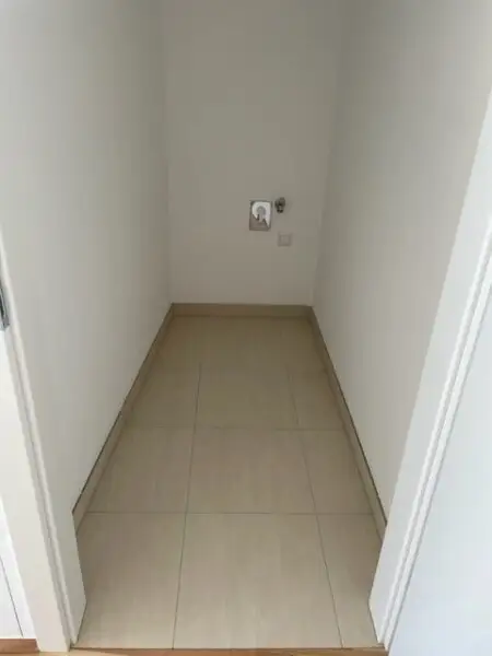 2-Zimmer-Dachterrassenwohnung Erstbezug inkl hochwertiger Küche, Außenfläche und Kellerabteil mit Blick ins Grüne - KLOSTERNEUBURG/ K126 T53