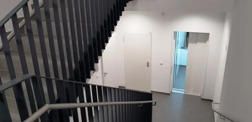 Ordinationsräume im MEDBASE19 vis-à-vis PRIVATKLINIK Döbling I U6 & U4 und D-Wagen