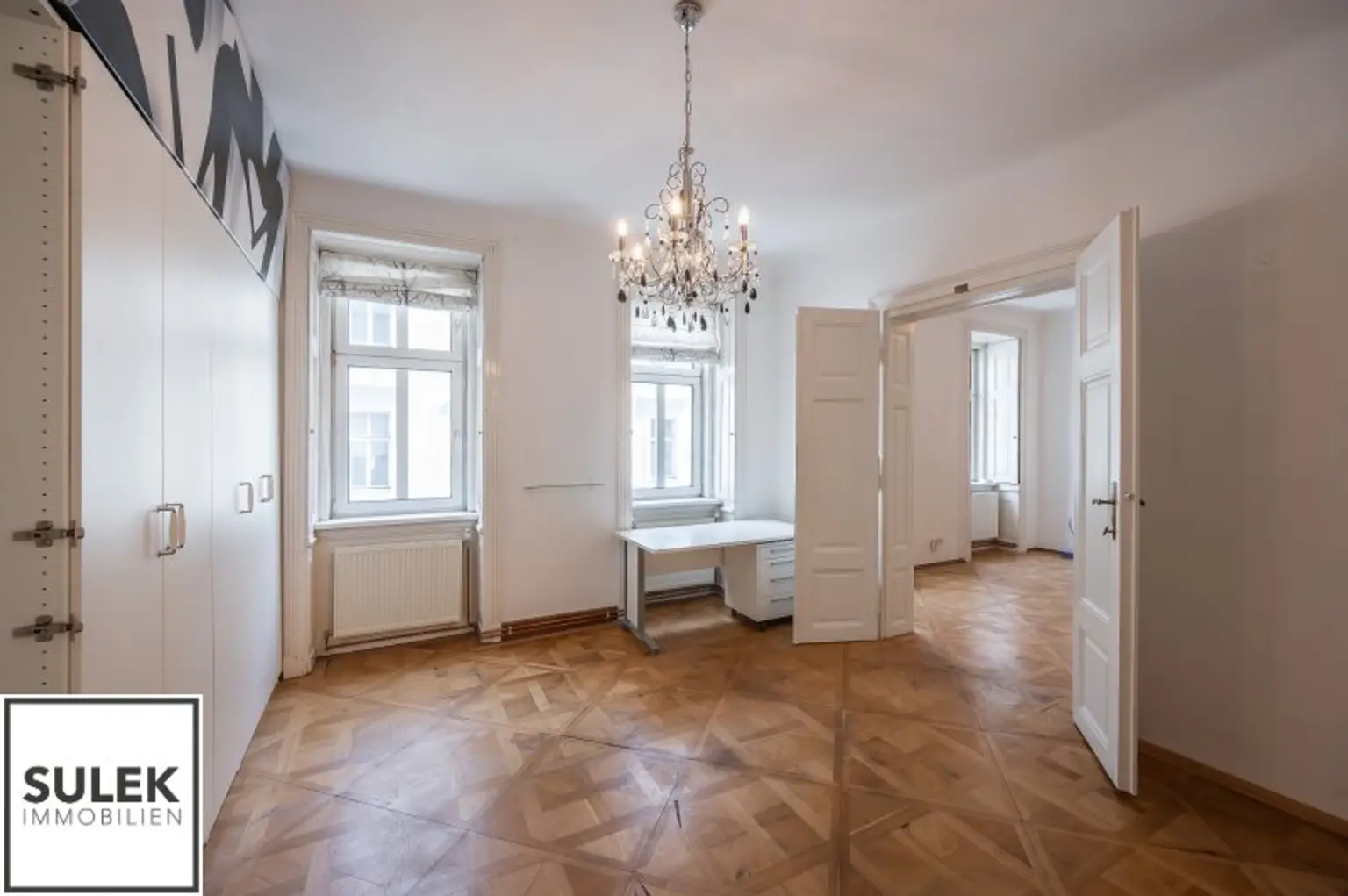 Rarität in der Wehrgasse: großzügige, sanierte Altbauwohnung mit Terrasse ab 01/26 unbefristet mieten!