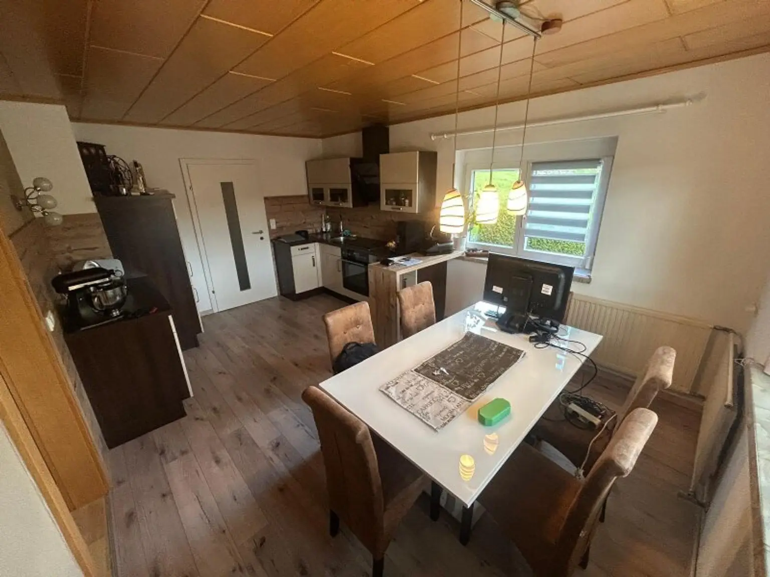 Eigennutzen oder Vermieten: Modernisiertes Zweifamilienhaus 195m² mit 6 Zimmern in verkehrsgünstiger Lage zur St Veiter Strasse , in Kärnten  € 419.000