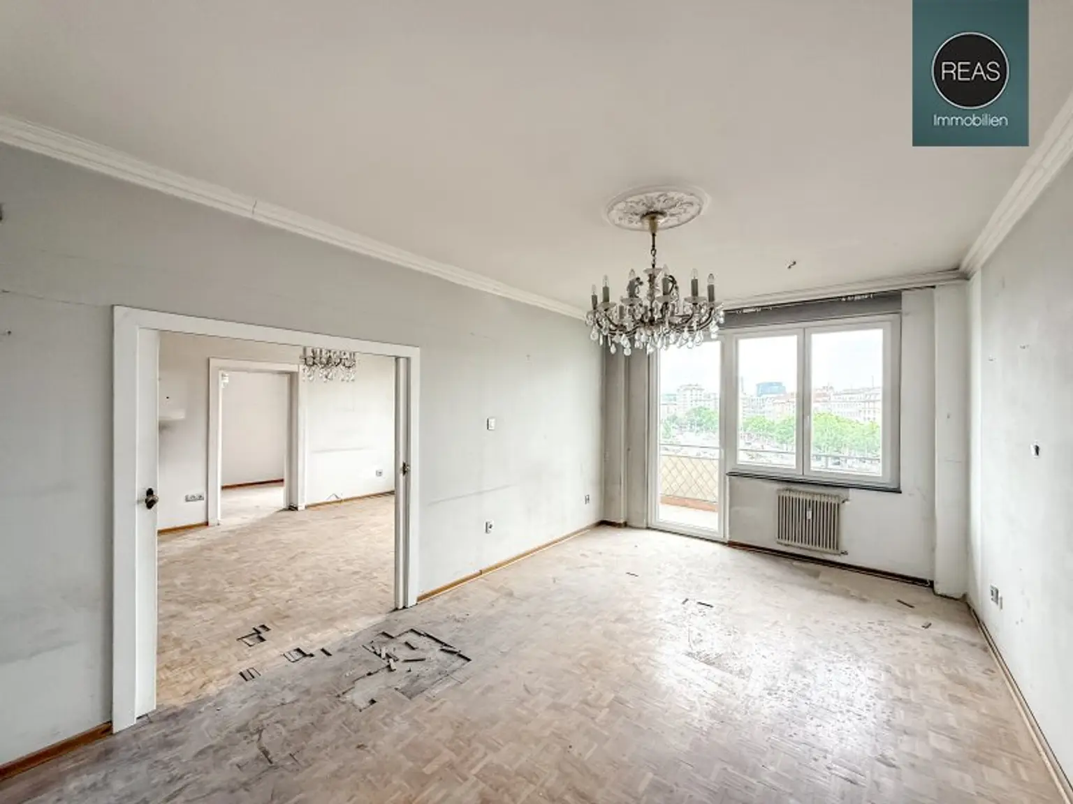 Wohnungspaket in Top-Innenstadtlage! 2 nebeneinander liegende Wohnungen mit 2 Loggien, neuen Fenstern und unverbautem Traumblick!