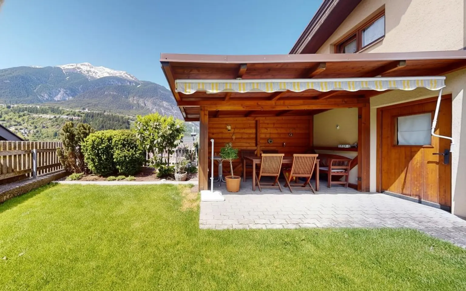 Landeck - Haus - Terrasse.
