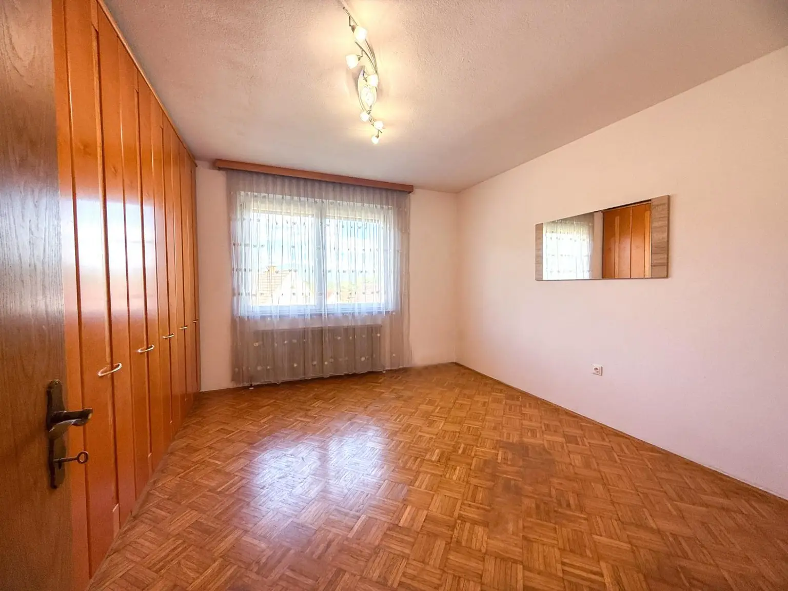 *** Gemeinschaftsprojekt oder Investment? Zwei Häuser, sechs Stellplätze, großes Grundstück in Toplage! ***