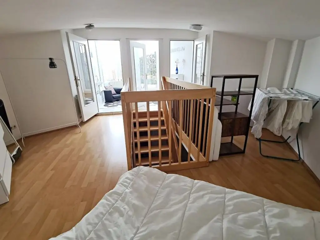 NASCHMARKT-NÄHE, FERNBLICK, 55 m2 Dachgeschoss mit Terrasse, Wohnküche, 1 Zimmer, Galerie, Wannenbad, Parketten, Eggerthgasse